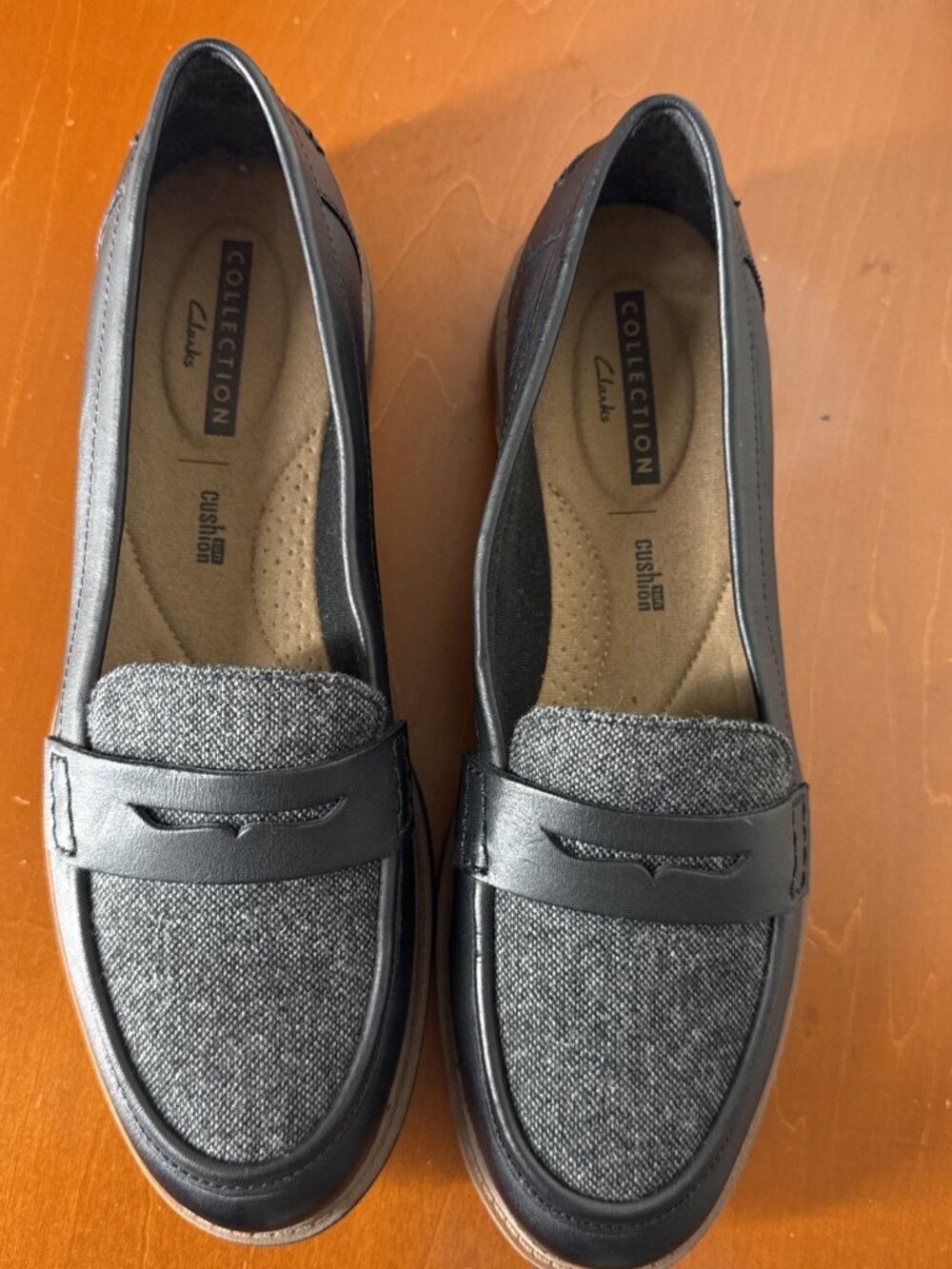 CLARKS Woman’s Raisie Eletta Cushion Comfort Loafers | Black Leather Size 9M